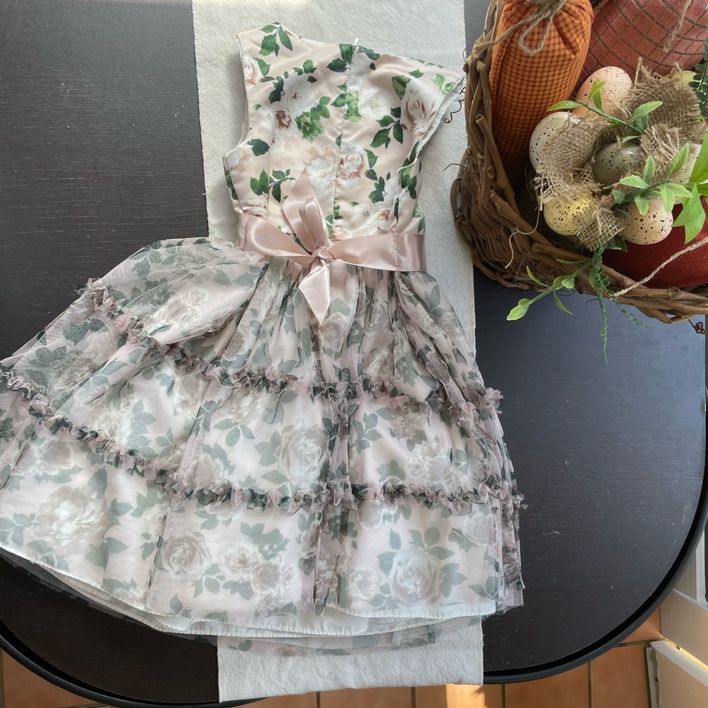 Bonnie Jean girls dress tan,cream,green floral. Size 6 sash and button back